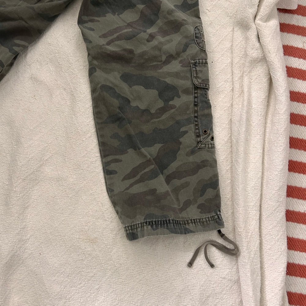Juicy Couture Cargo Capri - Picture 5 of 11